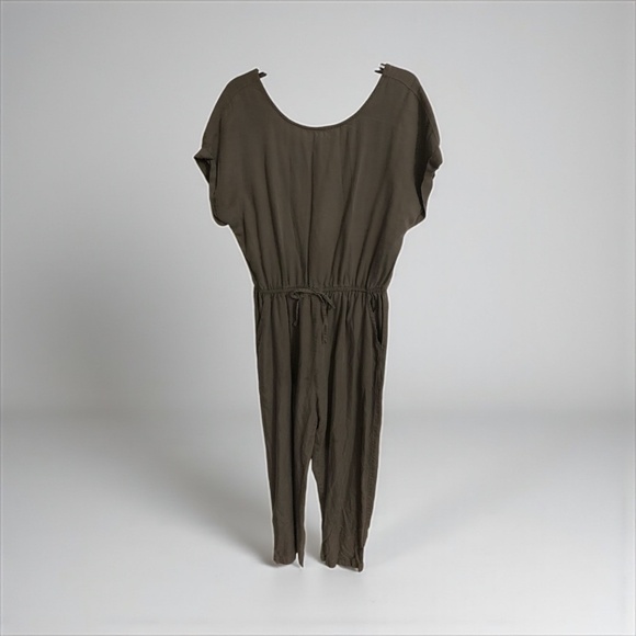 Japna Olive Green Short Sleeve Peep hole back jumper size Lg - Like New - Picture 2 of 8